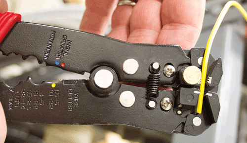 Picture of Self-Adjusting Wire Stripper